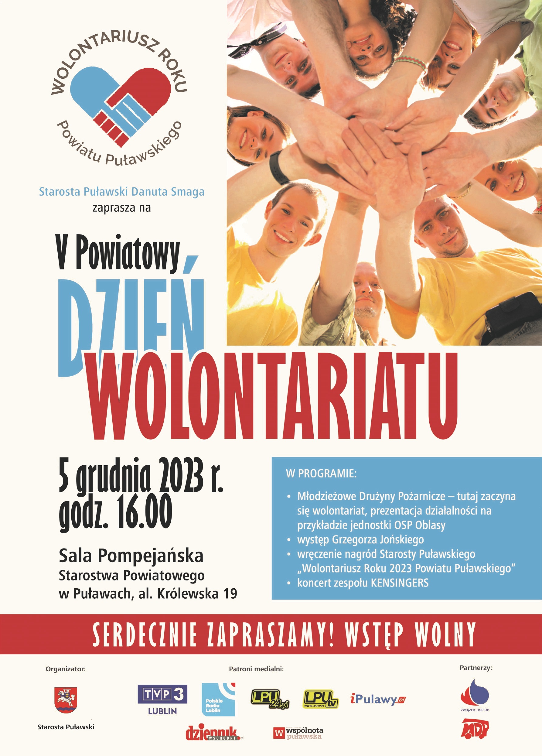 Zdjęcie prezentuję plakat zapraszający na V Powiatowy Dzień Wolontariatu, który odbędzie się się 5 grudnia 2023 r. o godz. 16.00 w Sali Pompejańskiej w budynku Starostwa Powiatowego w Puławach. 