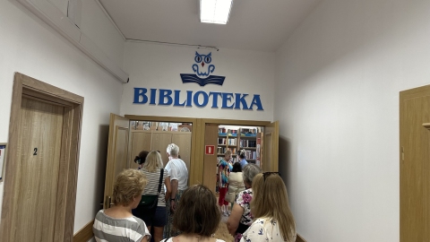 Zdjęcie prezentuje seminarium szkoleniowe „Biblioteka inspiruje – innowacyjne pomysły promujące region”, które odbyło się w ramach Dnia Bibliotekarza dnia 25 czerwca 2024 r. w Końskowoli. 