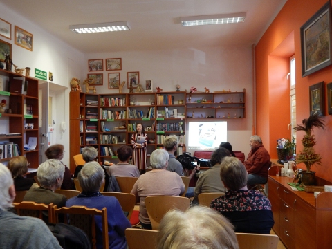 Zdjęcie prezentuje spotkanie autorskie z Jackiem Śnieżkiem w ramach Powiatowego Klubu Książki, które odbyło się w Powiatowej Bibliotece Publicznej 29 marca 2023 r. o godz. 12.00.