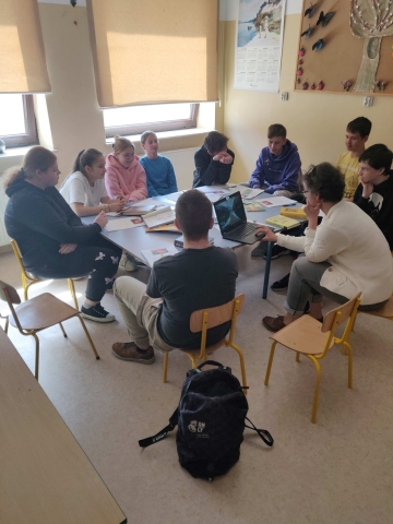 Zdjęcie prezentuje cykl wydarzeń w ramach XXI Tygodnia Bibliotek zorganizowanego przez Bibliotekę Publiczną w Kazimierzu Dolnym – Filię w Bochotnicy. 