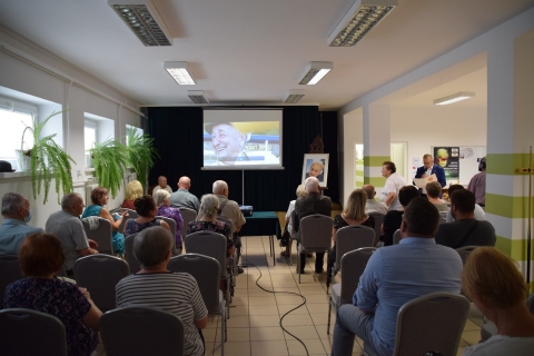 Zdjęcie przedstawia spotkanie z prof. Andrzejem Kułakowskim. 