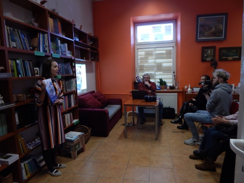 Zdjęcie prezentuje spotkanie autorskie z Jackiem Śnieżkiem w ramach Powiatowego Klubu Książki, które odbyło się w Powiatowej Bibliotece Publicznej 29 marca 2023 r. o godz. 12.00.