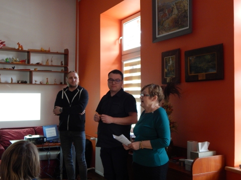 Zdjęcie prezentuje seminarium szkoleniowe, które odbyło się w Powiatowej Bibliotece Publicznej w Puławach 22 marca 2023 r. na temat historii mówionej. 