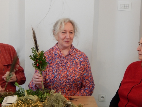 Zdjęcie przedstawia imprezę kulturalną „Jak dawniej świętowano” w ramach projektu „Ochrona i wykorzystanie zasobów dziedzictwa materialnego i niematerialnego dotyczącego obserwatorium astronomicznego w Puławach”.