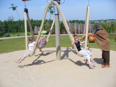 Zdjęcie prezentuje wyjazd szkoleniowy do Trzcianek, który odbył się 9 czerwca 2014 r. w ramach Dnia Bibliotekarza organizowanego przez Powiatową Bibliotekę Publiczną w Puławach wraz ze Stowarzyszeniem Bibliotekarzy Polskich Koło w Puławach.