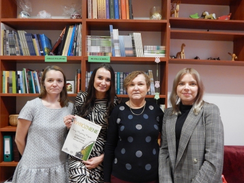 Zdjęcie prezentuje spotkanie autorskie z Anną Magdaleną Filipiak w ramach Powiatowego Klubu Książki, które odbyło się w Powiatowej Bibliotece Publicznej 30 listopada 2022 r. o godz. 12.OO.