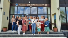 Zdjęcie prezentuje bibliotekarzy z terenu powiatu puławskiego podczas szkolenia wyjazdowego do Końskowoli, które odbyło się 25 czerwca 2024 r. 