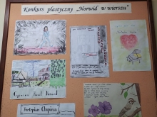 Zdjęcie prezentuje wystawę w Gminnej Bibliotece Publicznej w Baranowie, której tematem są ilustracje do wierszy Cypriana Kamila Norwida. 