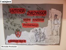 Zdjęcie prezentuje nagrodzone prace w powiatowym konkursie plastycznym „Gloria victis – chwała zwyciężonym”.