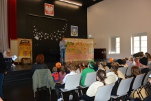 Zdjęcie pokazuje Przegląd Teatrzyków Szkolnych, który odbył się 27 października 2022 r. w auli Gminnego Zespołu Szkół w Kazimierzu Dolnym.