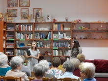 Zdjęcie prezentuje spotkanie autorskie z Anną Magdaleną Filipiak w ramach Powiatowego Klubu Książki, które odbyło się w Powiatowej Bibliotece Publicznej 30 listopada 2022 r. o godz. 12.OO.